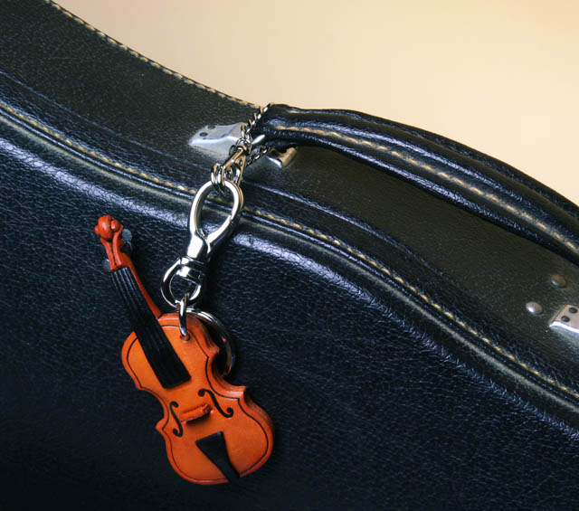 ヴァイオリン 弦楽器 本革製 バッグチャーム 音楽雑貨 音楽グッズ 音楽ギフト 楽器グッズ