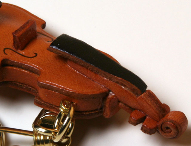ヴァイオリン 弦楽器 本革製 キーホルダー 音楽雑貨 音楽グッズ 音楽ギフト 楽器グッズ