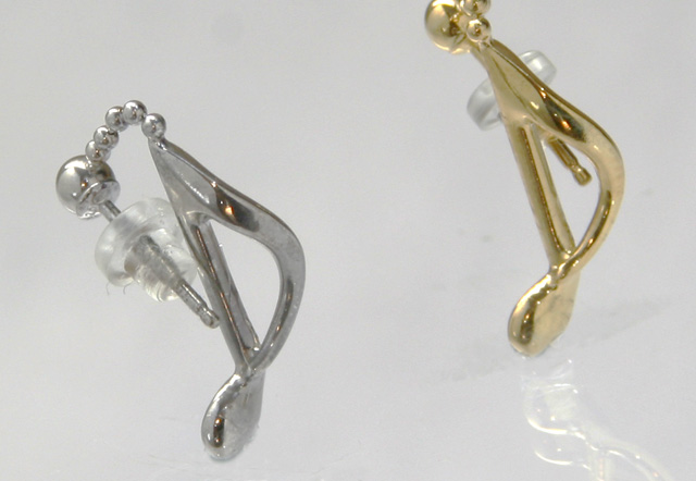 音楽アクセサリー 　シルバーピアス　音符 ギフト