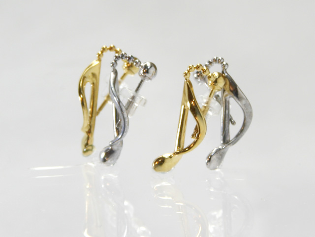 音楽アクセサリー 　シルバーピアス　音符 ギフト