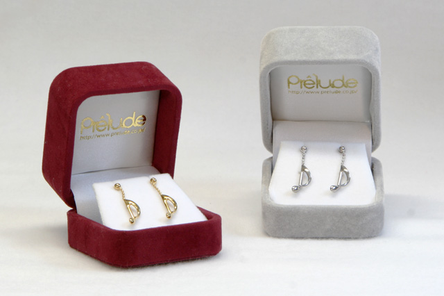 音楽アクセサリー 　シルバーピアス　音符 ギフト