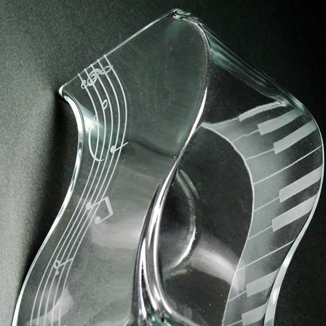 ジェーン・ポラード ヴィンテージ ステンドグラス 鍵盤と楽譜と水仙 ピアノ 音楽 ジェーン・ポラード ヴィンテージ ステンドグラス 鍵盤と楽譜と水仙