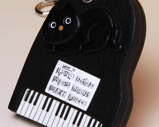 グランドピアノ 鍵盤 本革製 バッグチャーム 音楽雑貨 音楽グッズ 音楽ギフト 楽器グッズ