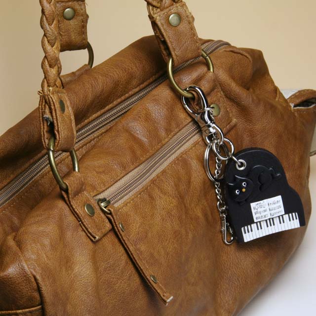 グランドピアノ 鍵盤 本革製 バッグチャーム 音楽雑貨 音楽グッズ 音楽ギフト 楽器グッズ