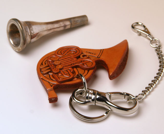 本革製 フレンチホルン バッグチャーム 209208 □○◇ 音楽雑貨