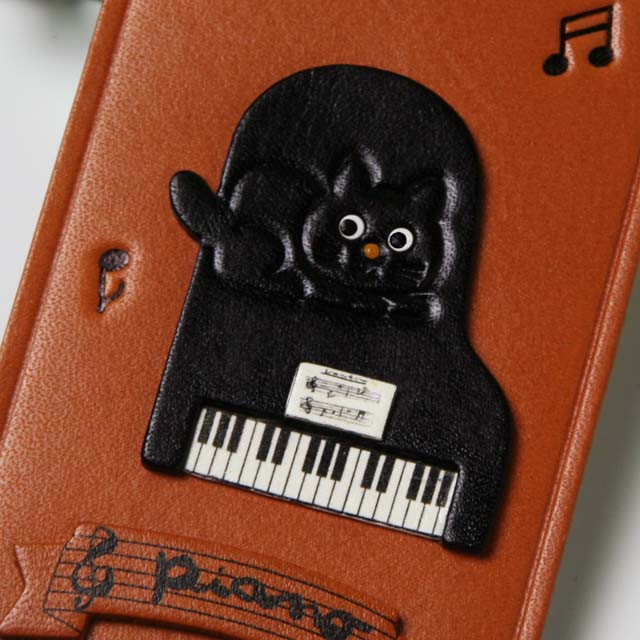 本革製パスケース グランドピアノに載る ネコ 651311 音楽雑貨