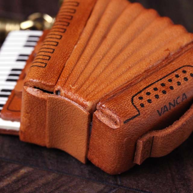 本革 キーホルダー アコーディオン Accordion 音楽雑貨 音楽グッズ 音楽ギフト