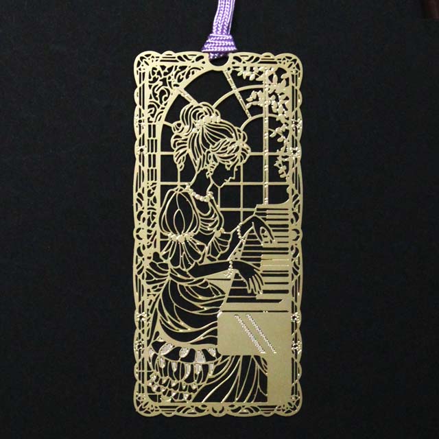 純金メッキ栞 《ピアノを奏でる少女》 194036 音楽雑貨