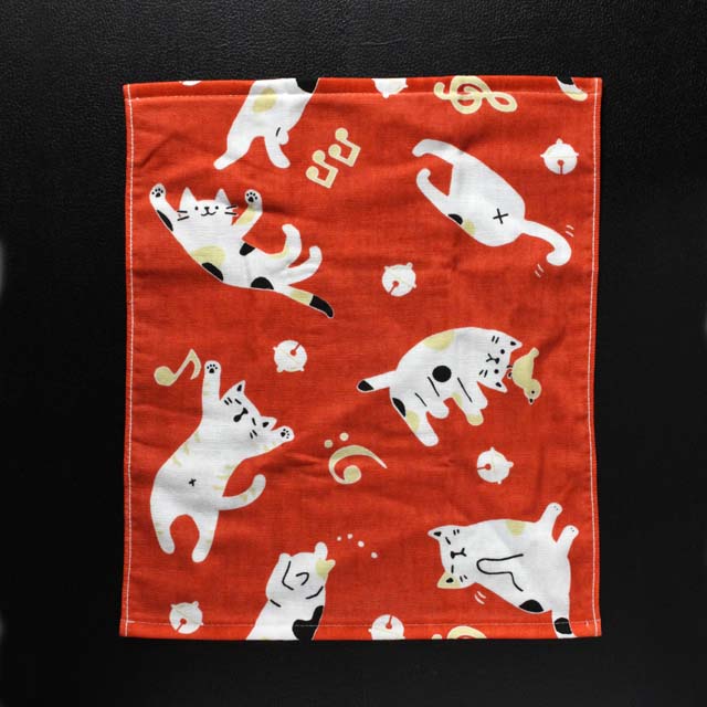 てぬぐいハンカチ ゆるねこ音符 朱色 311009 音楽雑貨・アクセサリー