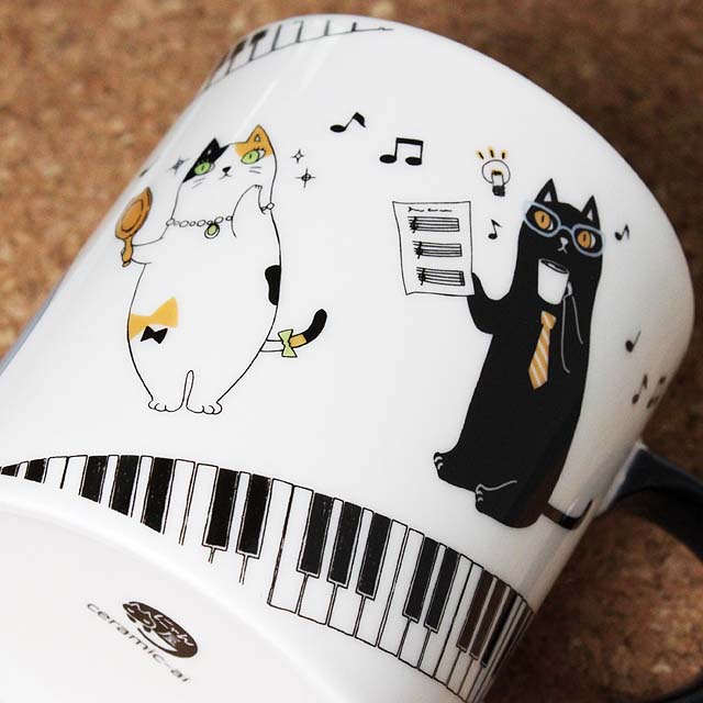 猫カルテットとピアノ鍵盤 蓋つきマグカップ 音楽雑貨 音楽グッズ 音楽ギフト