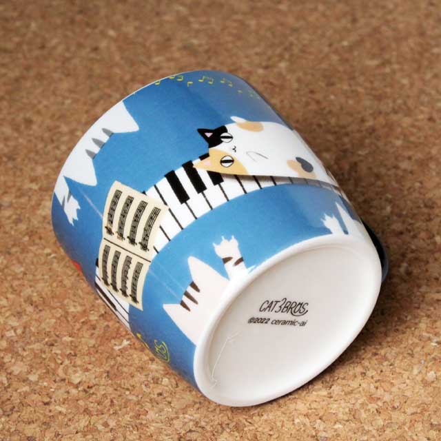 いたずら三毛猫とピアノ鍵盤 マグカップ 232359 音楽雑貨・アクセサリー専門店 ♪ プレリュード