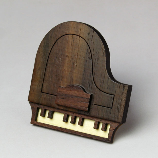 木彫ブローチ グランドピアノ piano 音楽雑貨 音楽グッズ 音楽小物